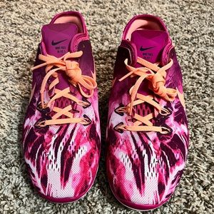 NWOT WOMENS NIKE TR FIT 5 SIZE 10
